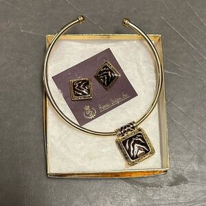 Vintage Premier Designs Omega Collar with matching clip on Earring Set